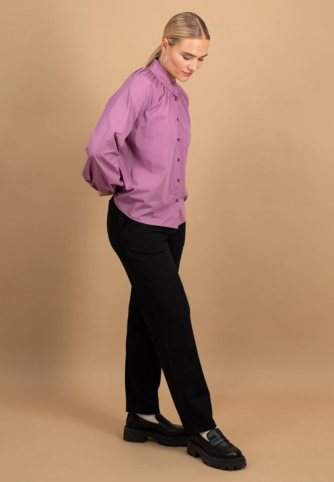 Bluse aus Baumwolle mit Stehkragen und Faltenlegung - Image 10