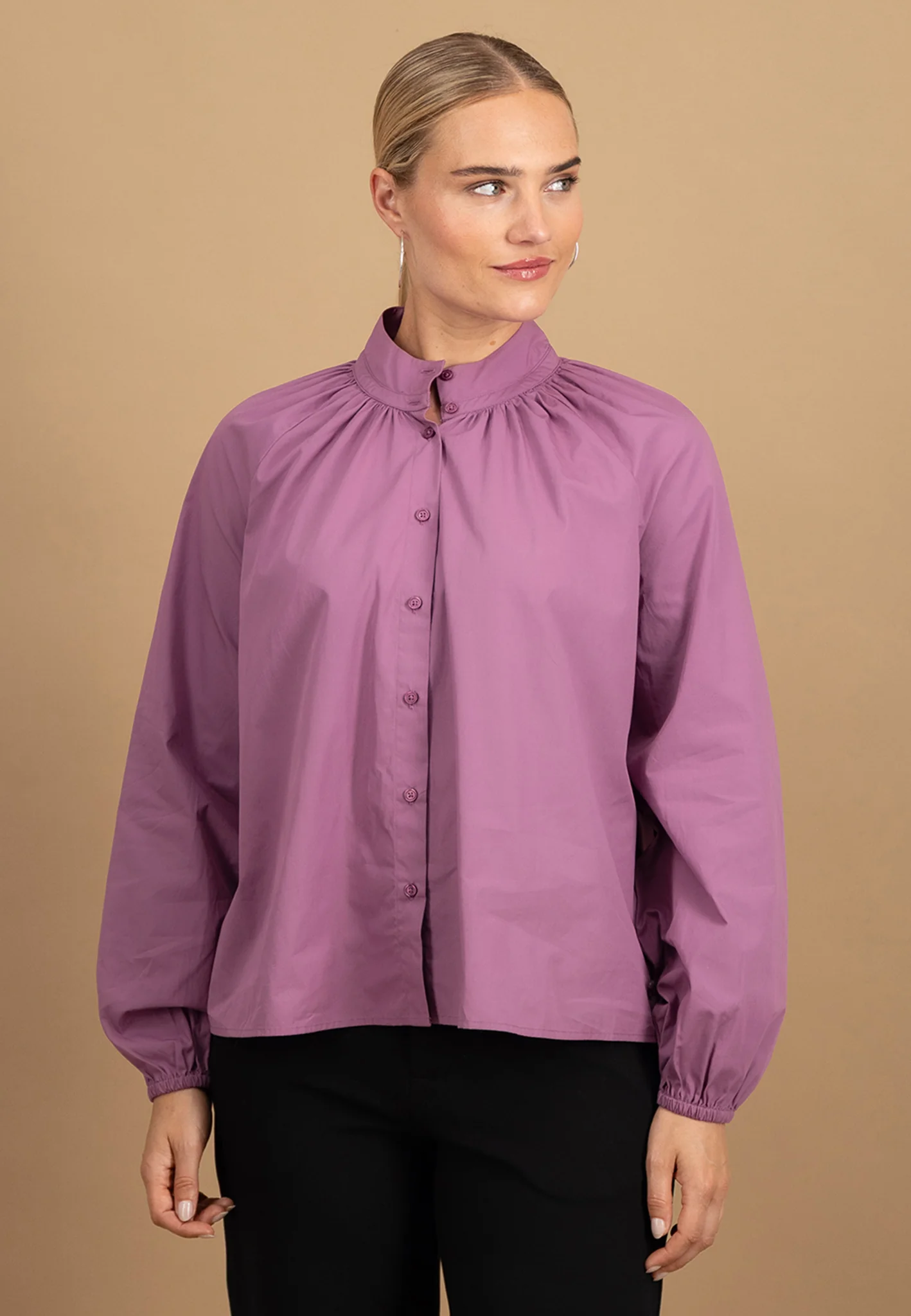 Bluse aus Baumwolle mit Stehkragen und Faltenlegung - Image 7