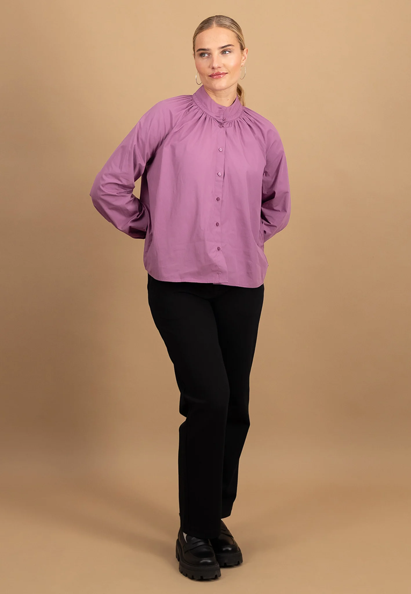 Bluse aus Baumwolle mit Stehkragen und Faltenlegung - Image 8