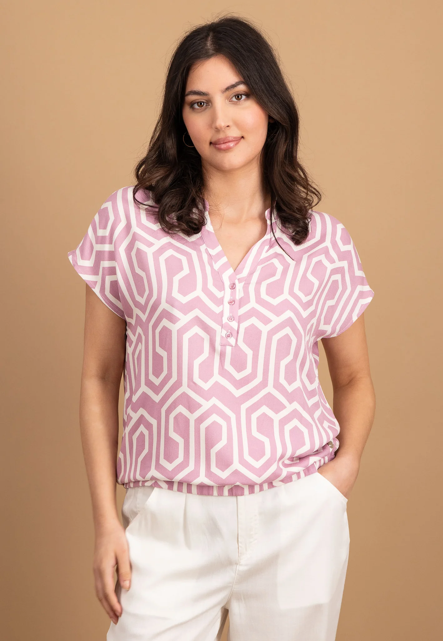 Blusenshirt aus Viskose mit grafischem Print und Gummizug - Image 7