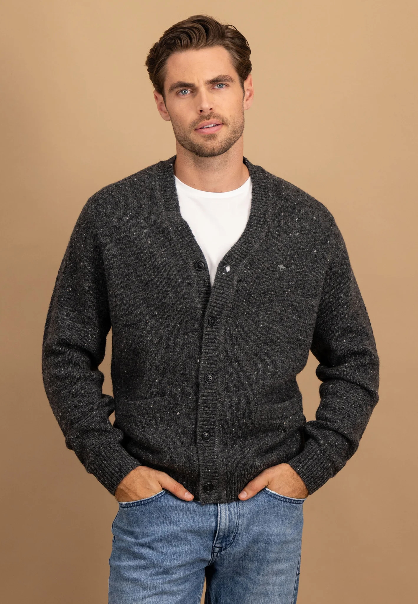 Donegal-Strickjacke aus Wollmix mit Knopfleiste und Taschen