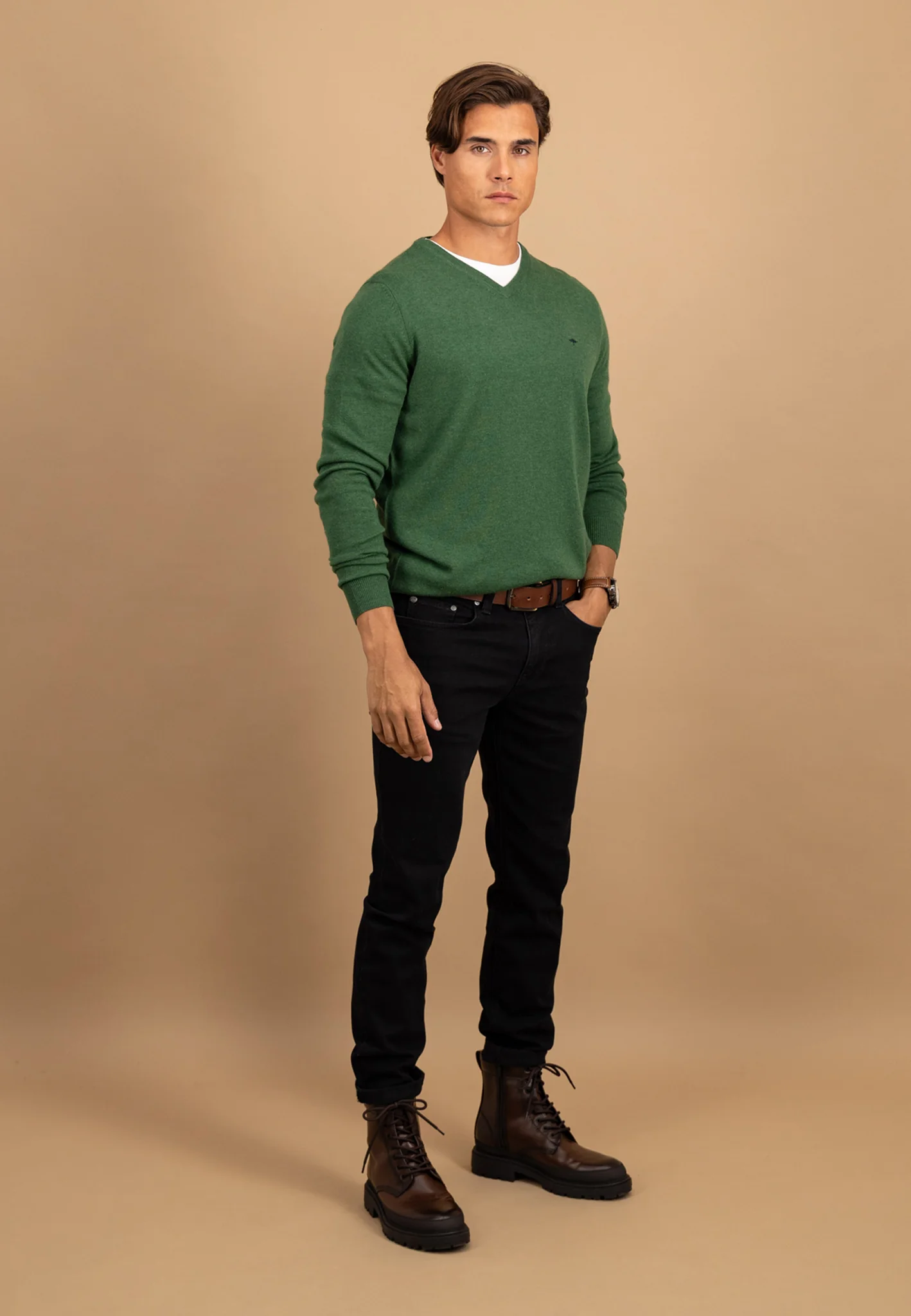 Feinstrickpullover aus Merino-Kaschmir mit V-Ausschnitt - Image 8