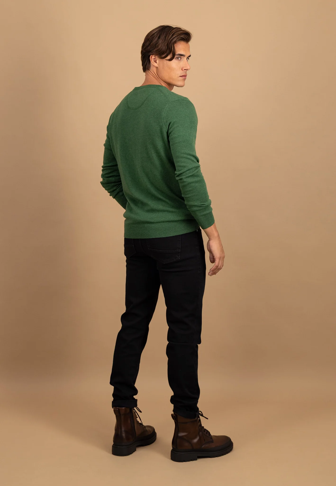 Feinstrickpullover aus Merino-Kaschmir mit V-Ausschnitt - Image 9