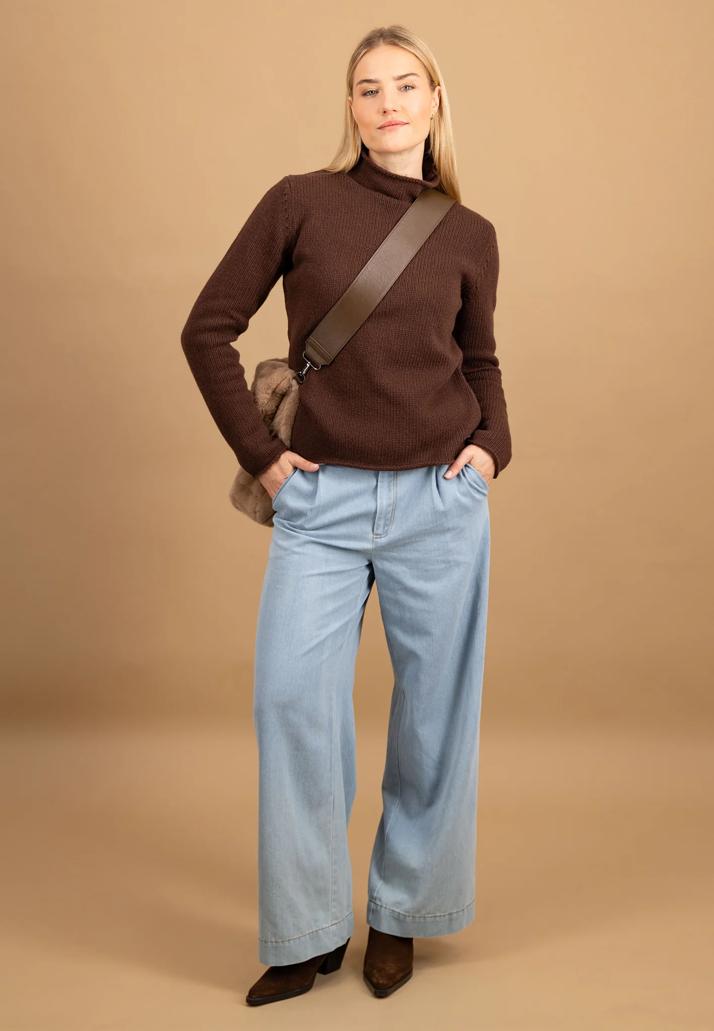 Feinstrickpullover aus reiner Wolle mit Stehkragen - Image 10