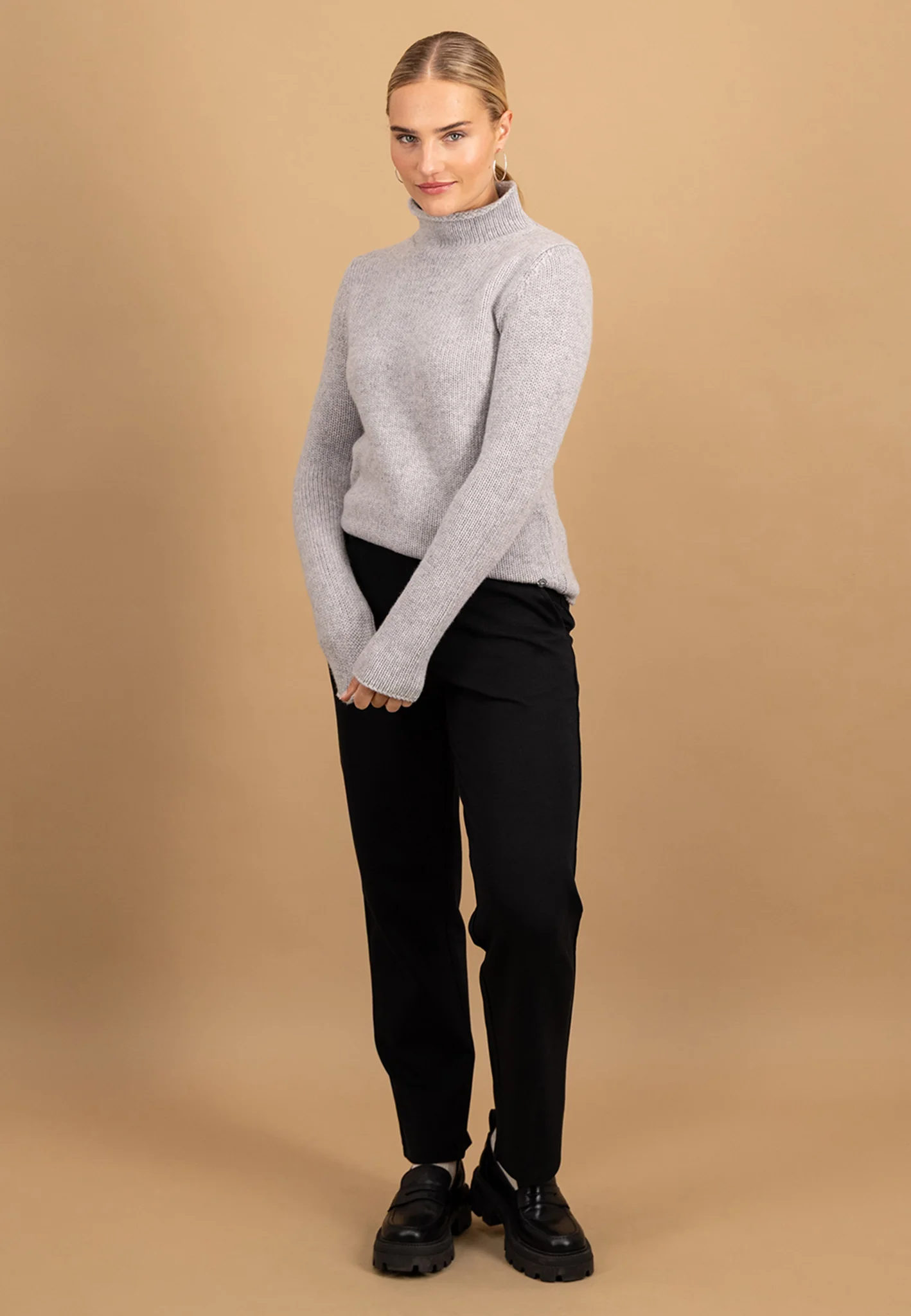 Feinstrickpullover aus reiner Wolle mit Stehkragen - Image 24