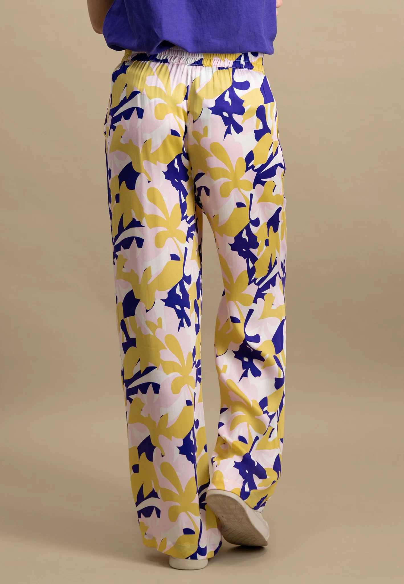 Hose aus Viskose mit floralem Print - Wide-Leg - Image 3