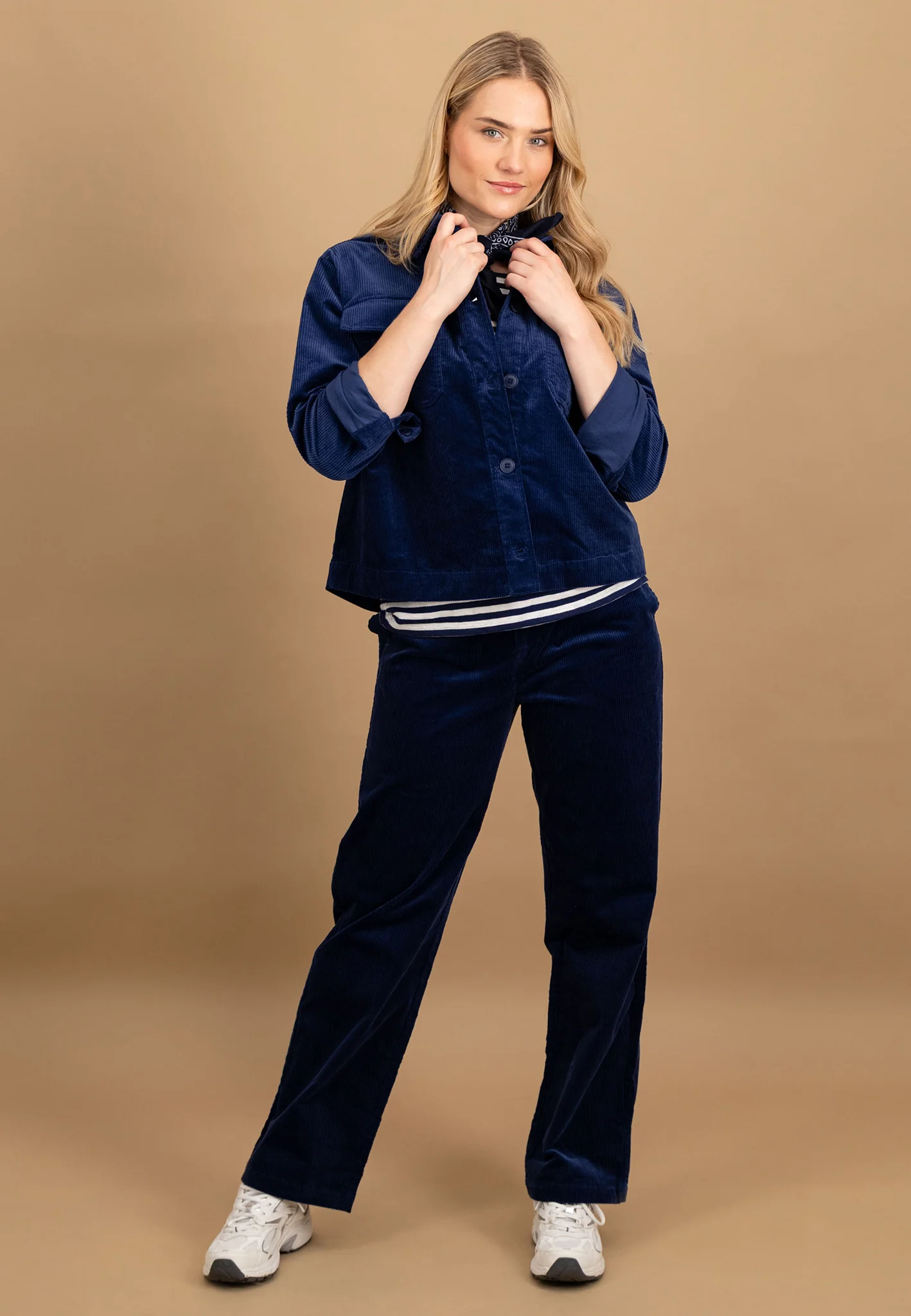 Jacke aus Cord-Polyester mit aufgesetzten Brusttaschen - Image 4