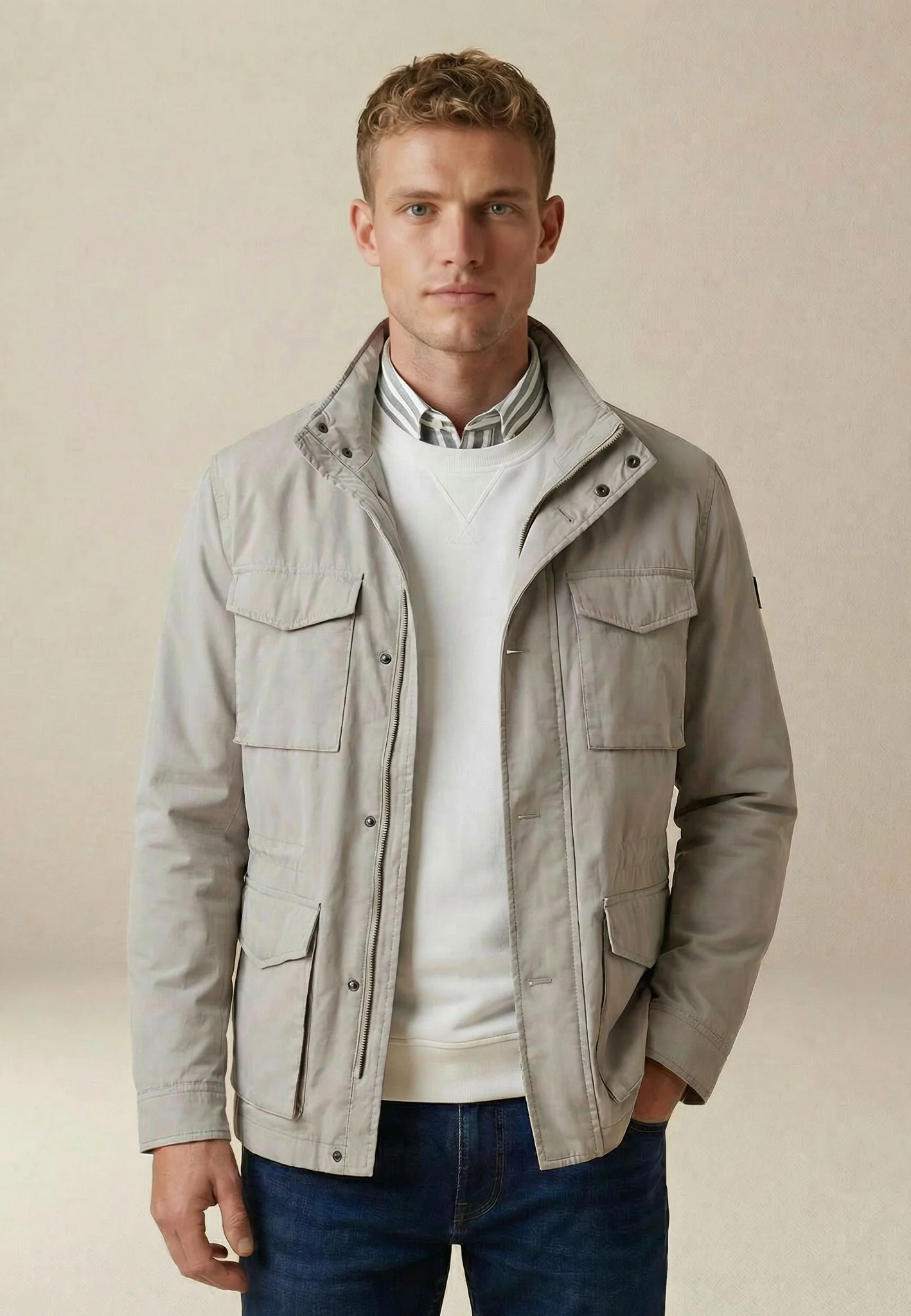 Jacke aus Polyamid im Feldjacken-Stil mit Stehkragen