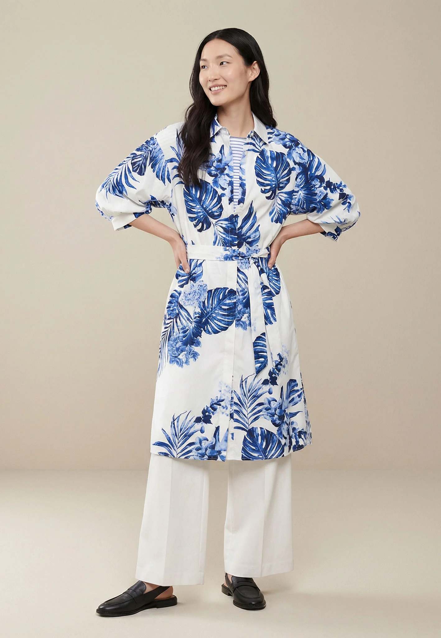 Kleid aus Baumwolle mit floralem Allover-Print und Bindegürtel - Image 2