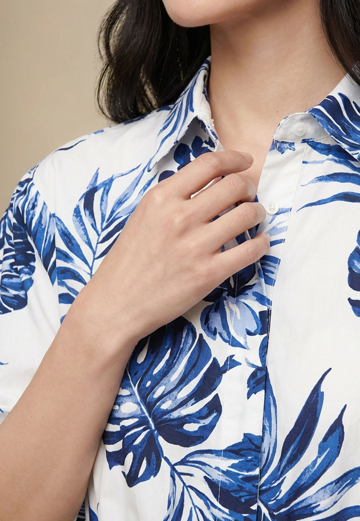 Kleid aus Baumwolle mit floralem Allover-Print und Bindegürtel - Image 3