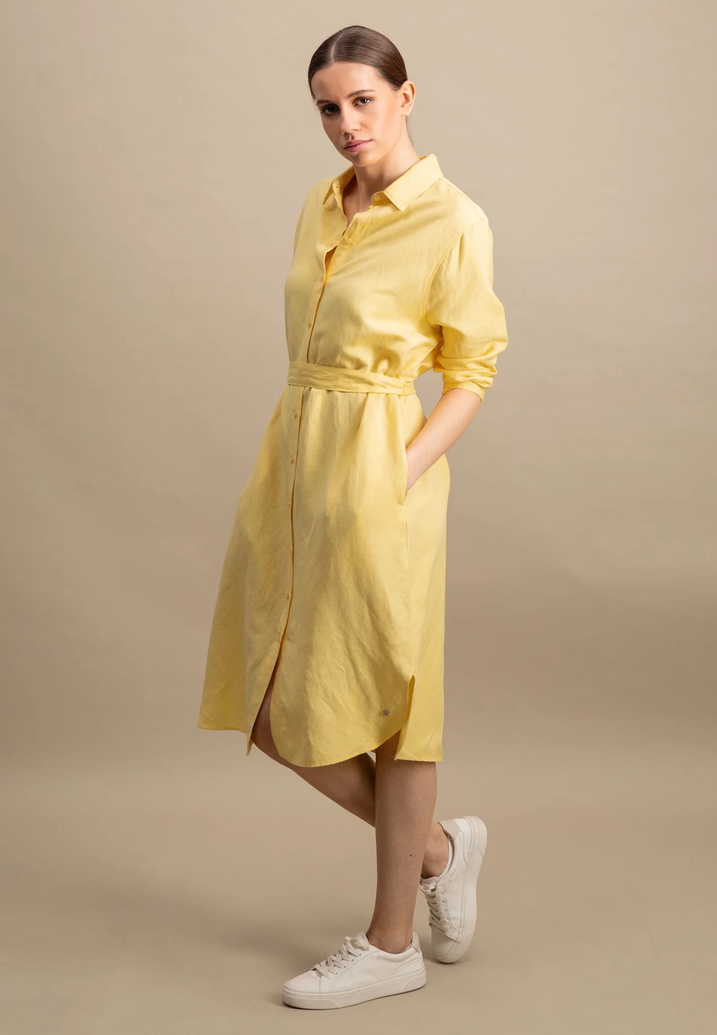Kleid aus Leinen-Viskose-Mix mit Taillengürtel - Image 21