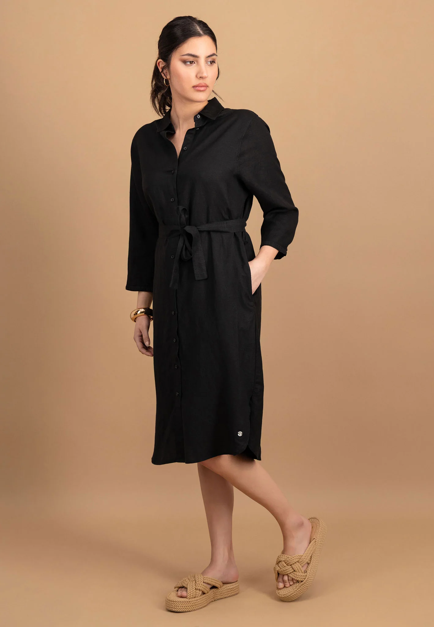 Kleid aus Leinen-Viskose-Mix mit Taillengürtel - Image 4