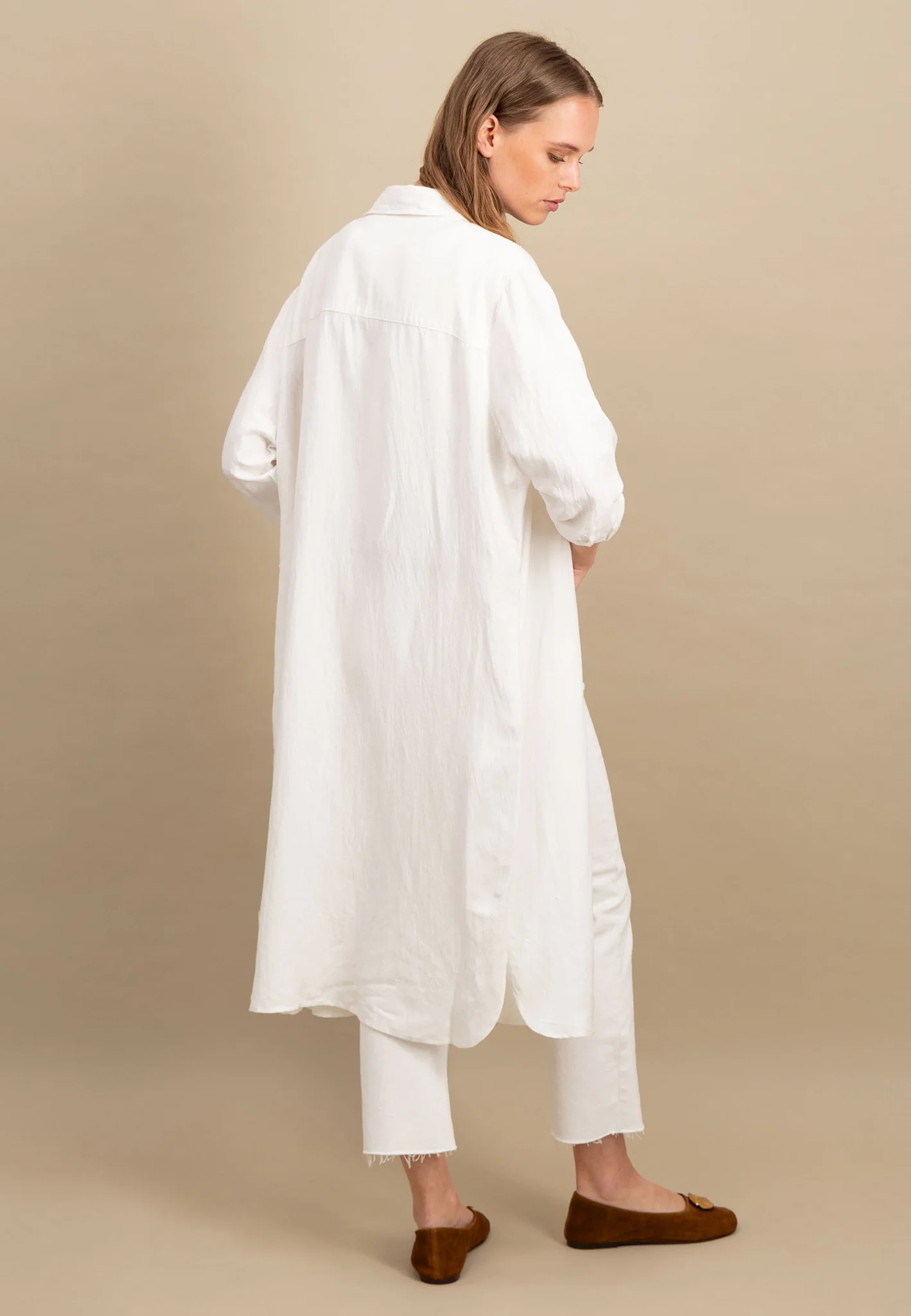 Kleid aus Leinen-Viskose-Mix mit Taillengürtel - Image 9