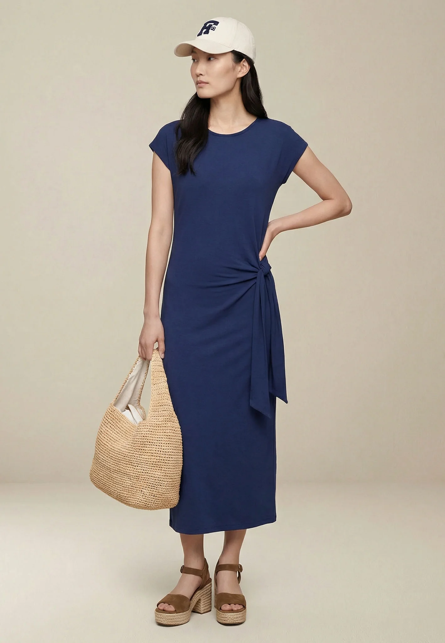Kleid aus Viskosemix mit Taillendetail und Rundhalsausschnitt - Image 2