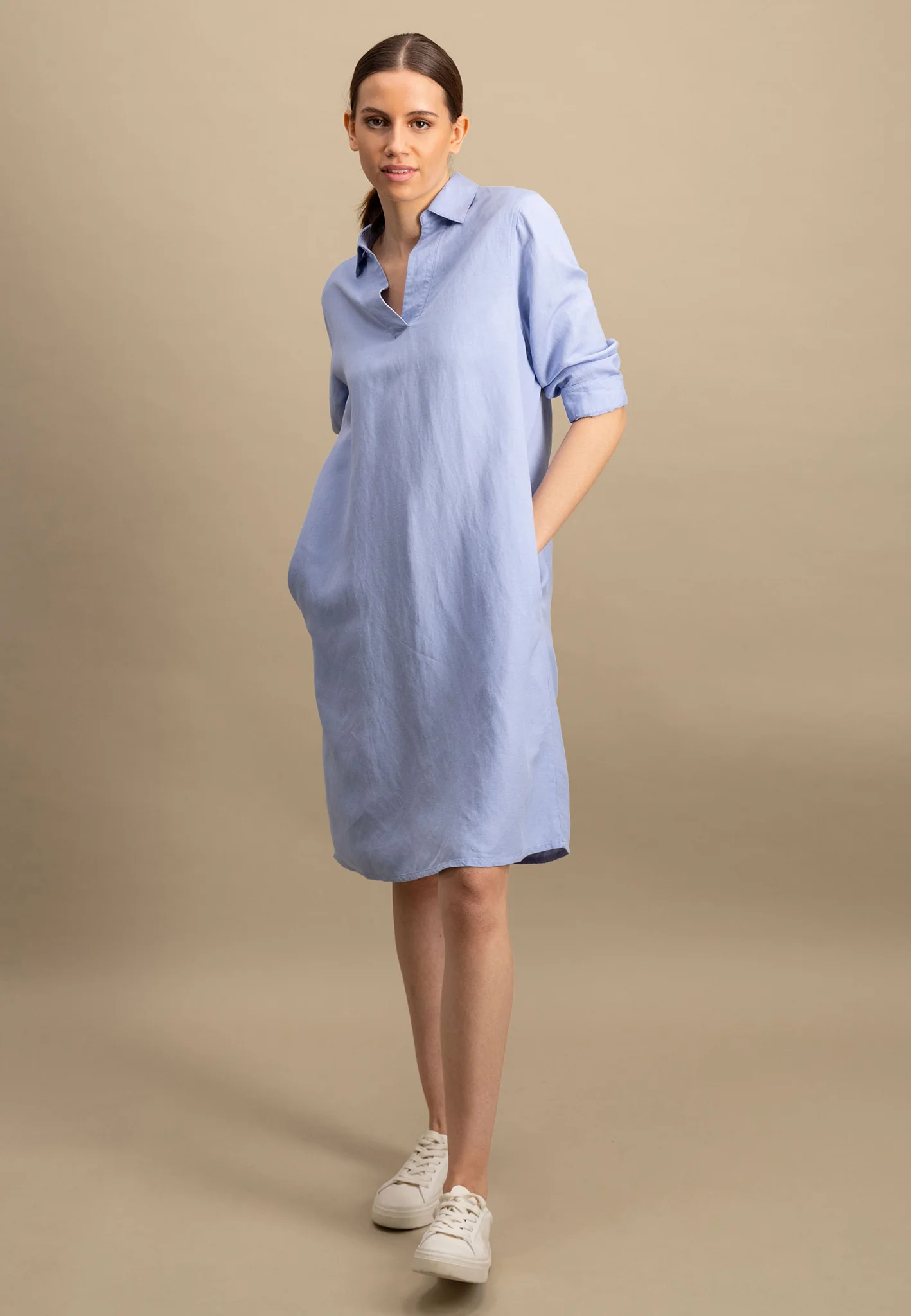 Midikleid aus Leinen-Viskose-Mix mit V-Ausschnitt - Image 21