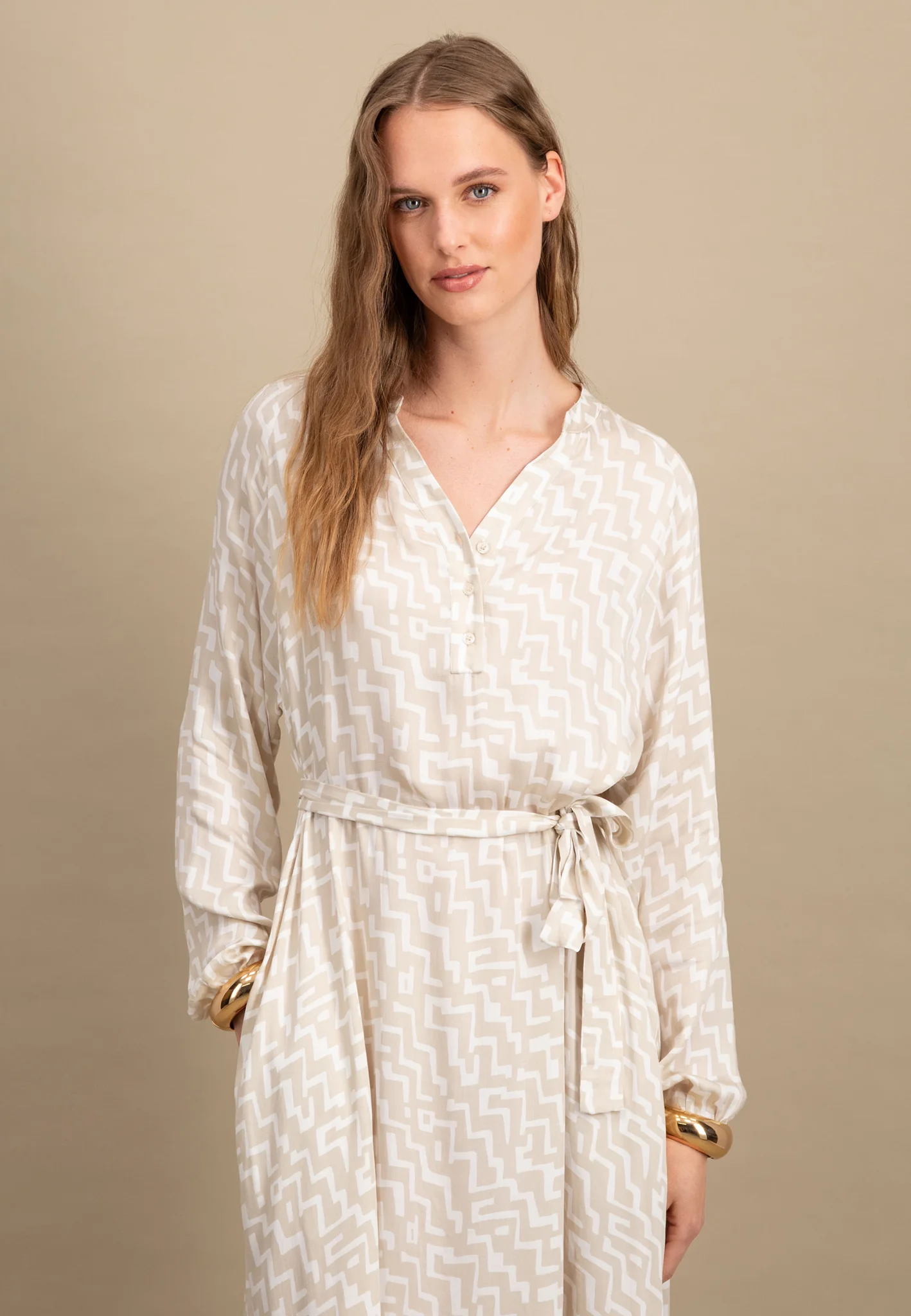 Midikleid aus Viskose mit Taillengürtel