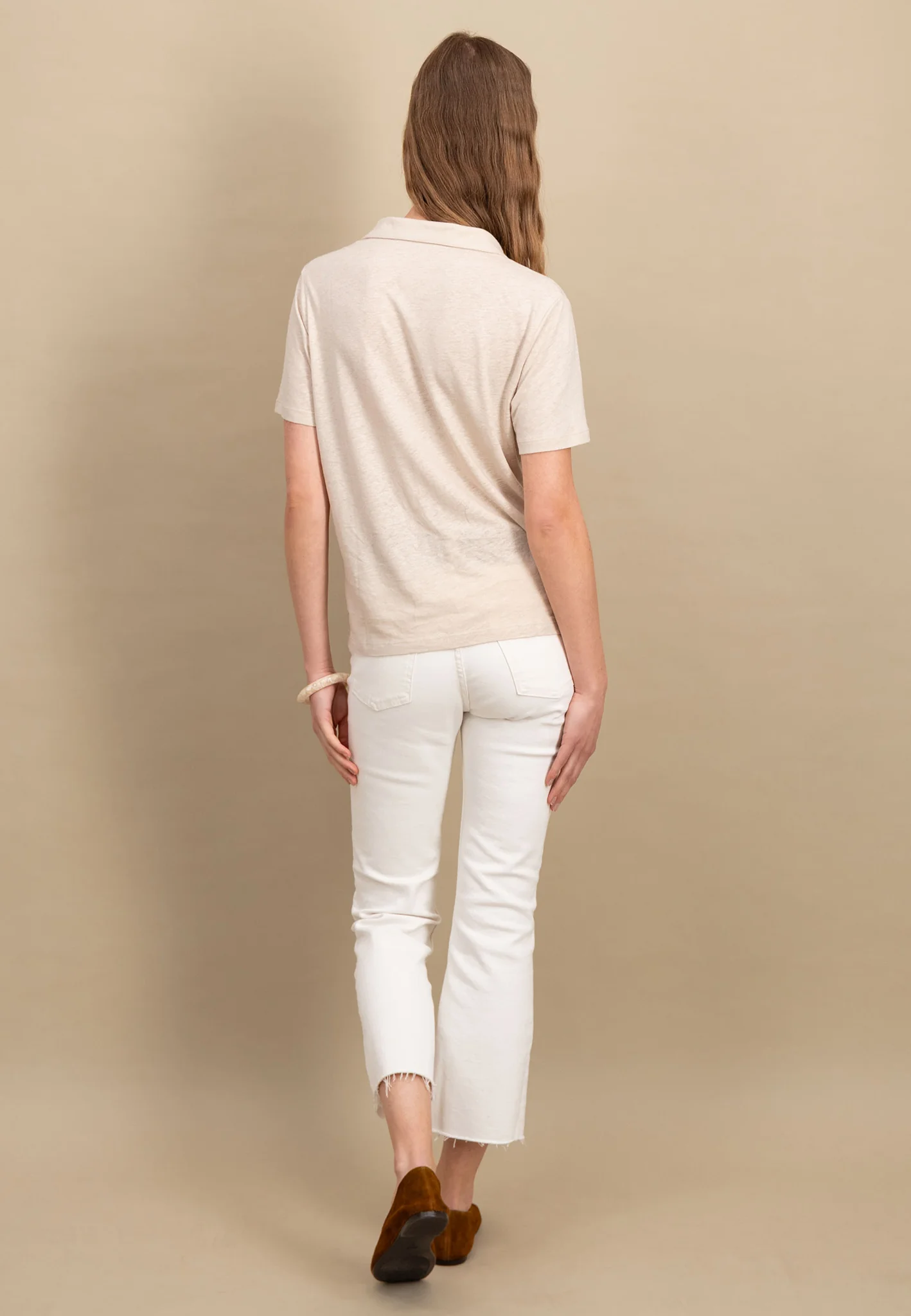 Poloshirt aus Leinen-Viskose-Mix mit V-Ausschnitt - Image 3