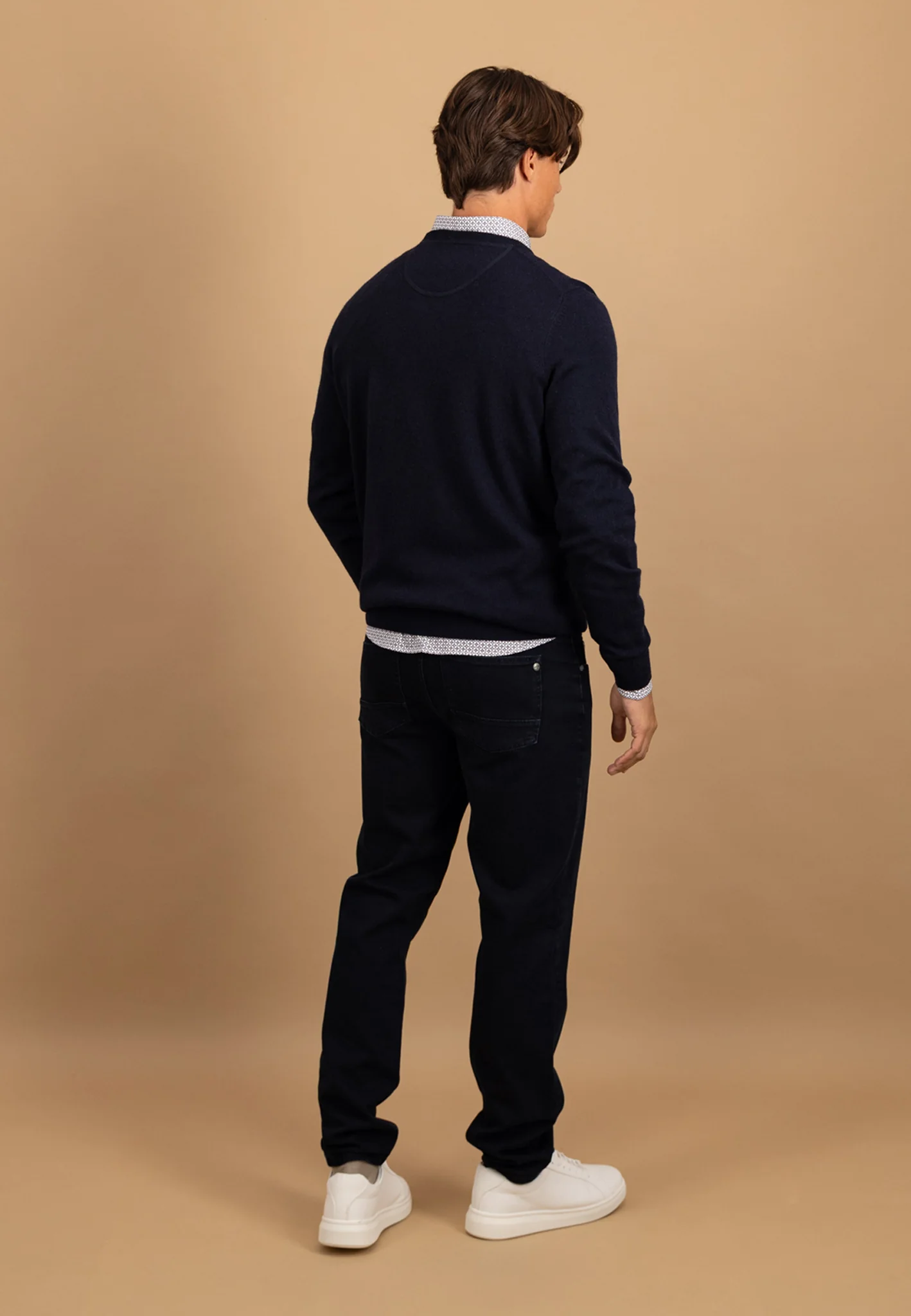 Pullover aus Merino-Kaschmir mit V-Ausschnitt - Image 3