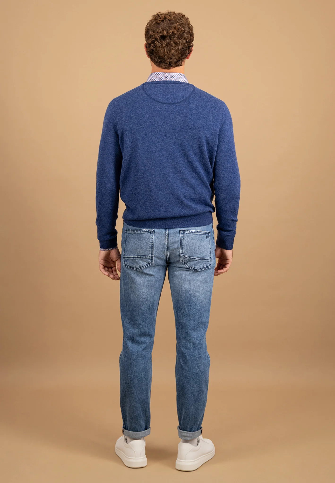 Pullover aus Merino-Kaschmir mit V-Ausschnitt - Image 9