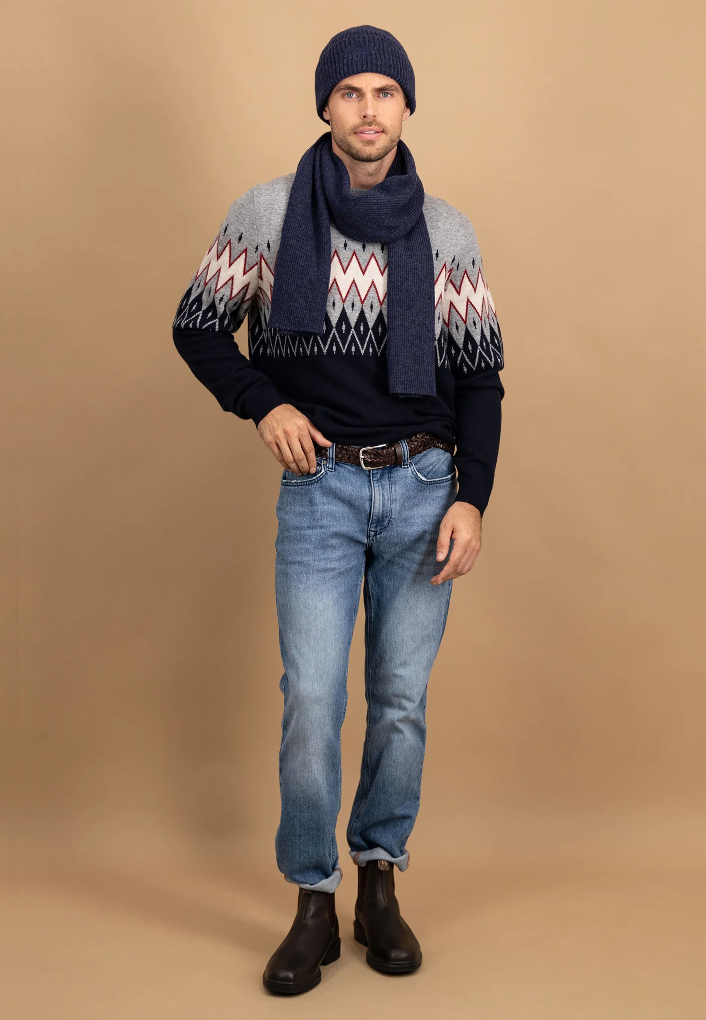 Pullover mit grafischem Fair-Isle-Muster und Rundhalsausschnitt - Image 10