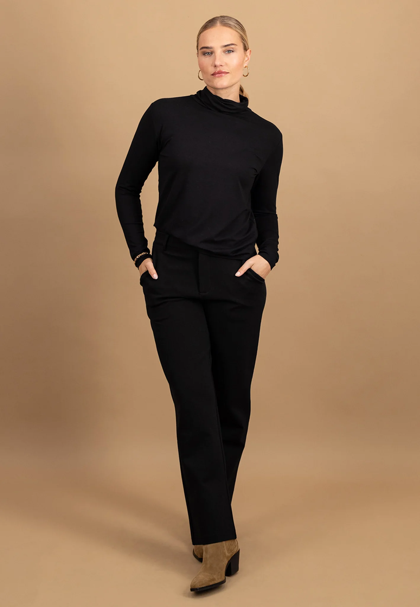 Rollkragenshirt aus Viskose-Stretch mit figurbetonter Passform - Image 8