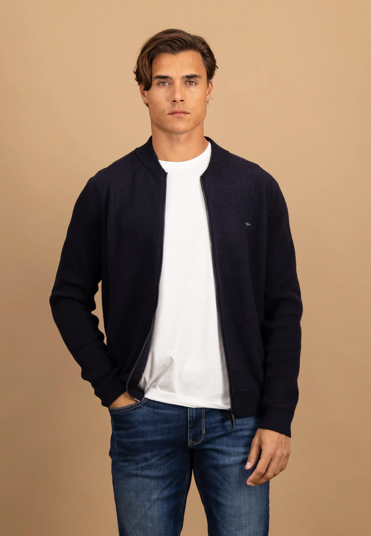 Strickjacke aus Baumwoll-Wollmix mit Reißverschluss und Bomberkragen