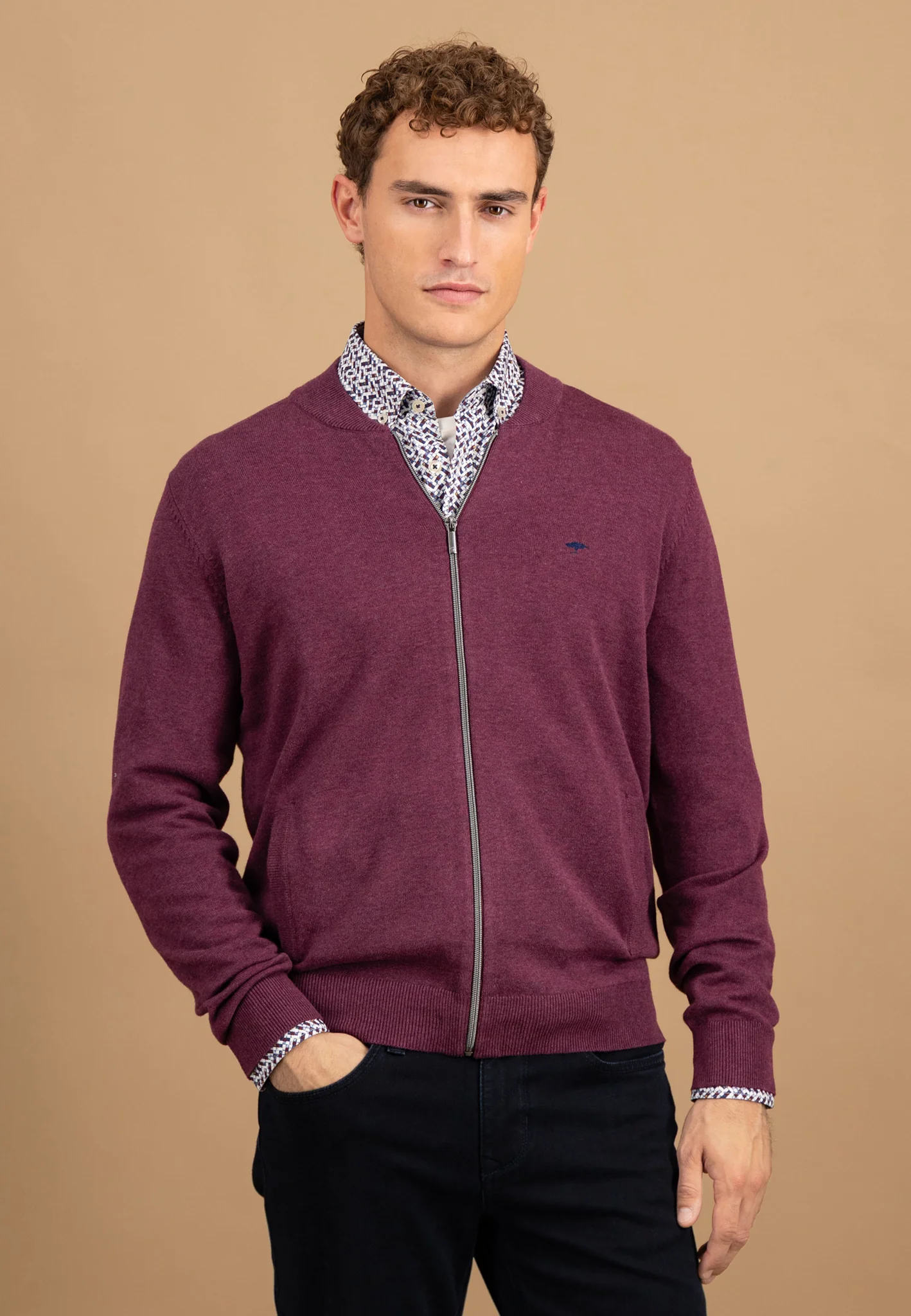 Strickjacke aus Baumwolle mit Reißverschluss und Stehkragen