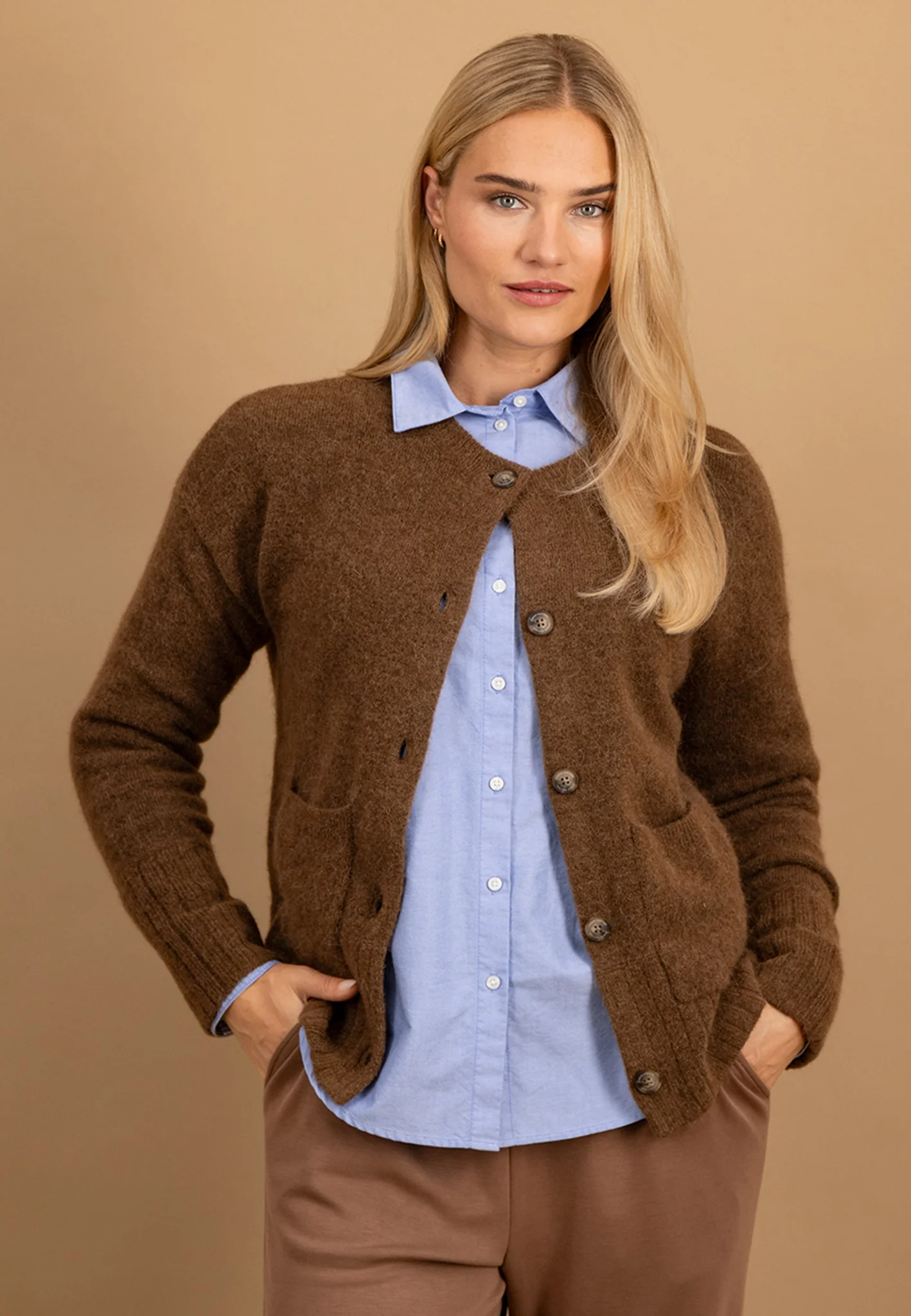 Strickjacke mit Alpaka-Wollmix und Rundhalsausschnitt - Image 17