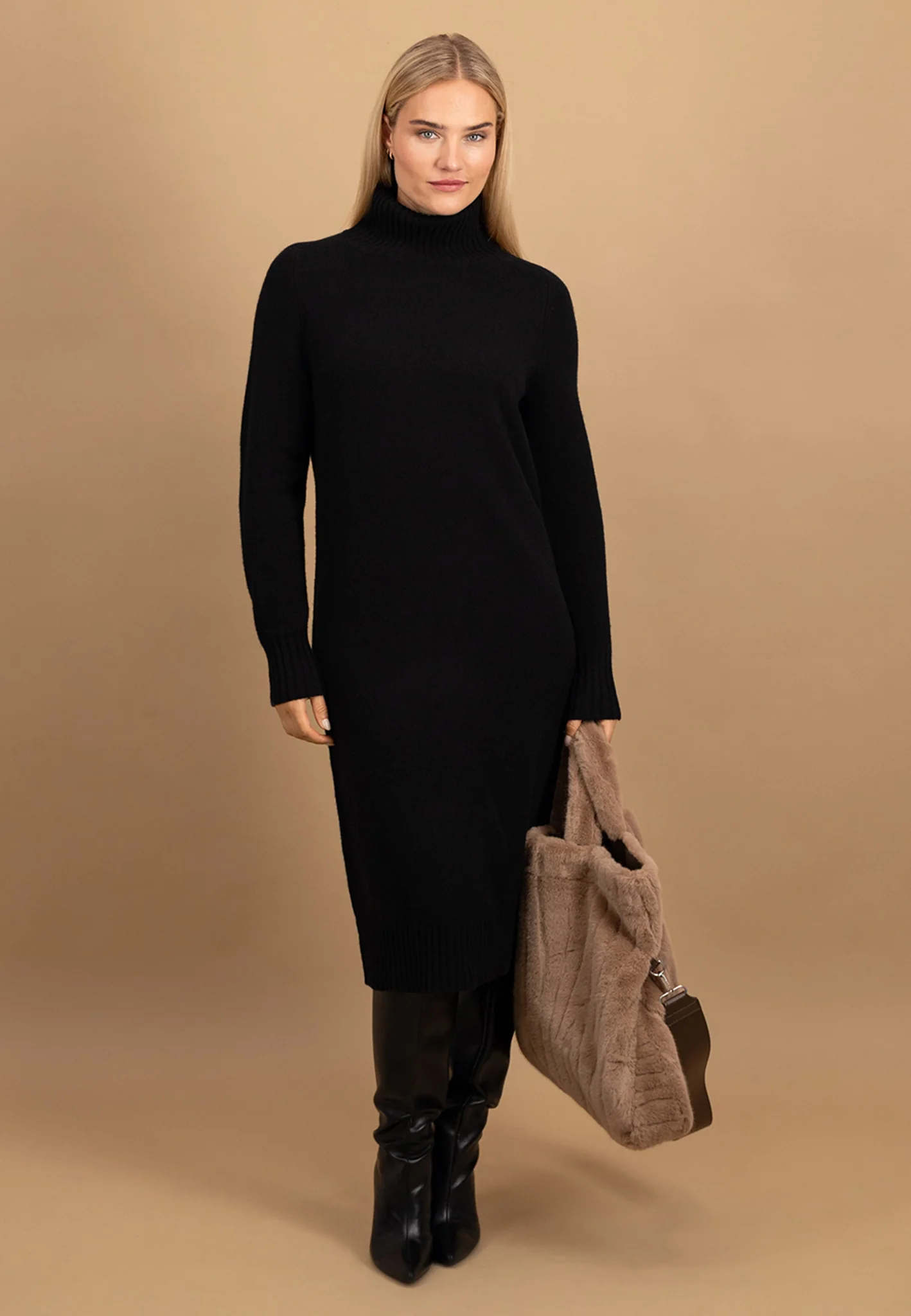 Strickkleid aus Merinowolle mit Rollkragen - Image 17