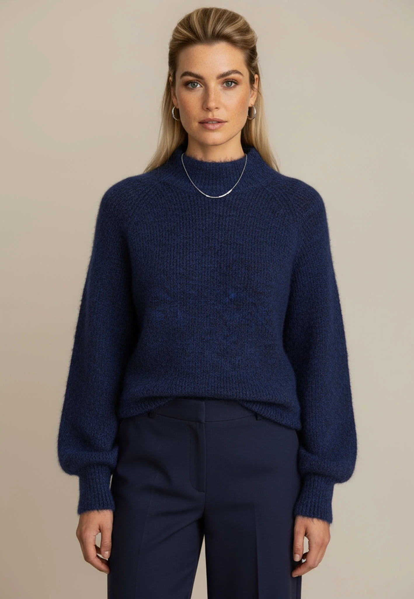 Strickpullover aus Alpaka-Wollmix mit Stehkragen und Ballonärmeln