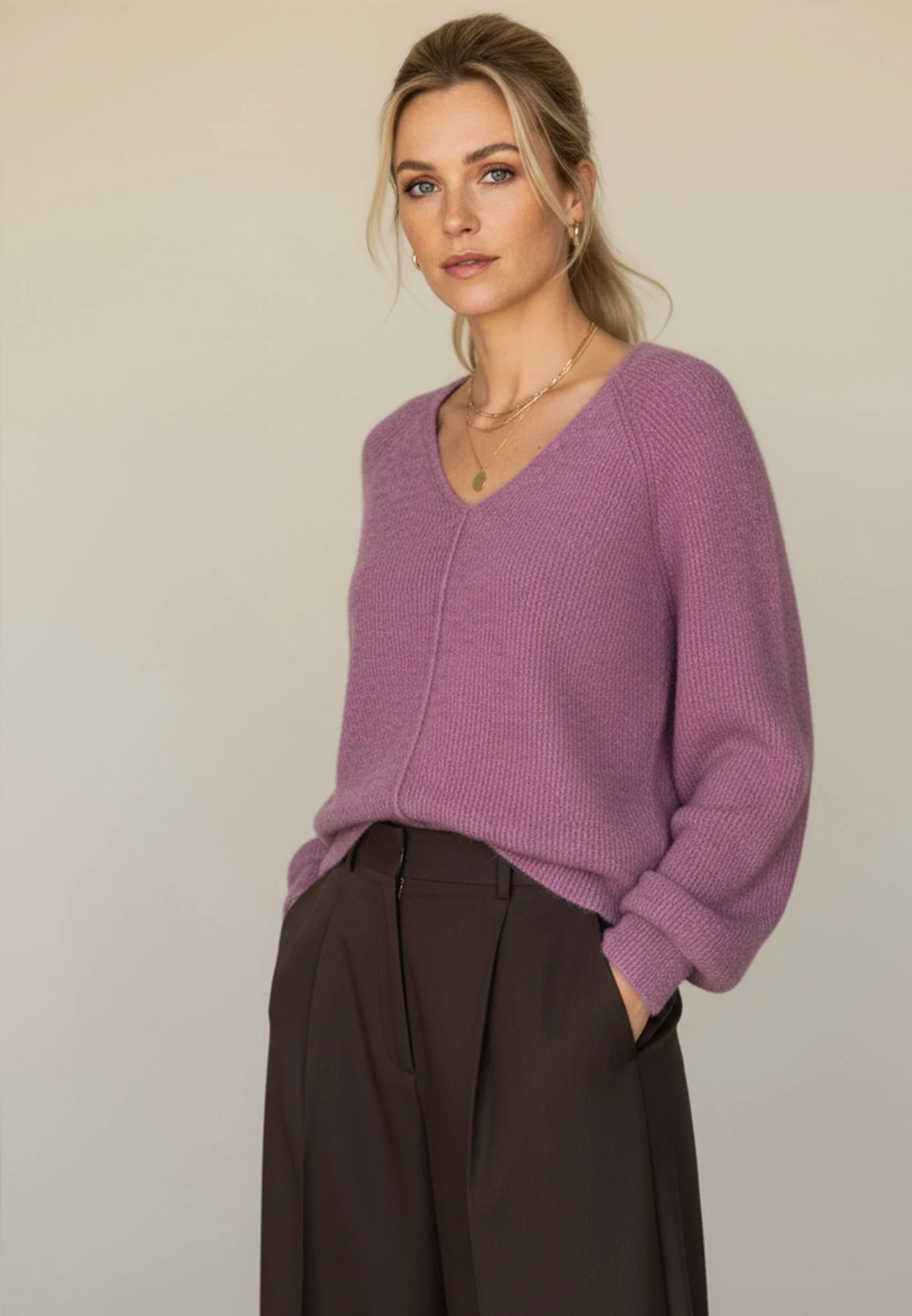 Strickpullover aus Alpaka-Wollmix mit V-Ausschnitt und Strukturstrick - Image 7