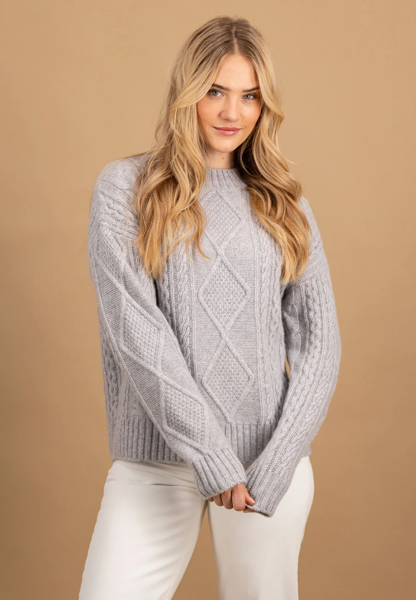 Strickpullover aus reiner Wolle mit Strukturmuster und Stehkragen