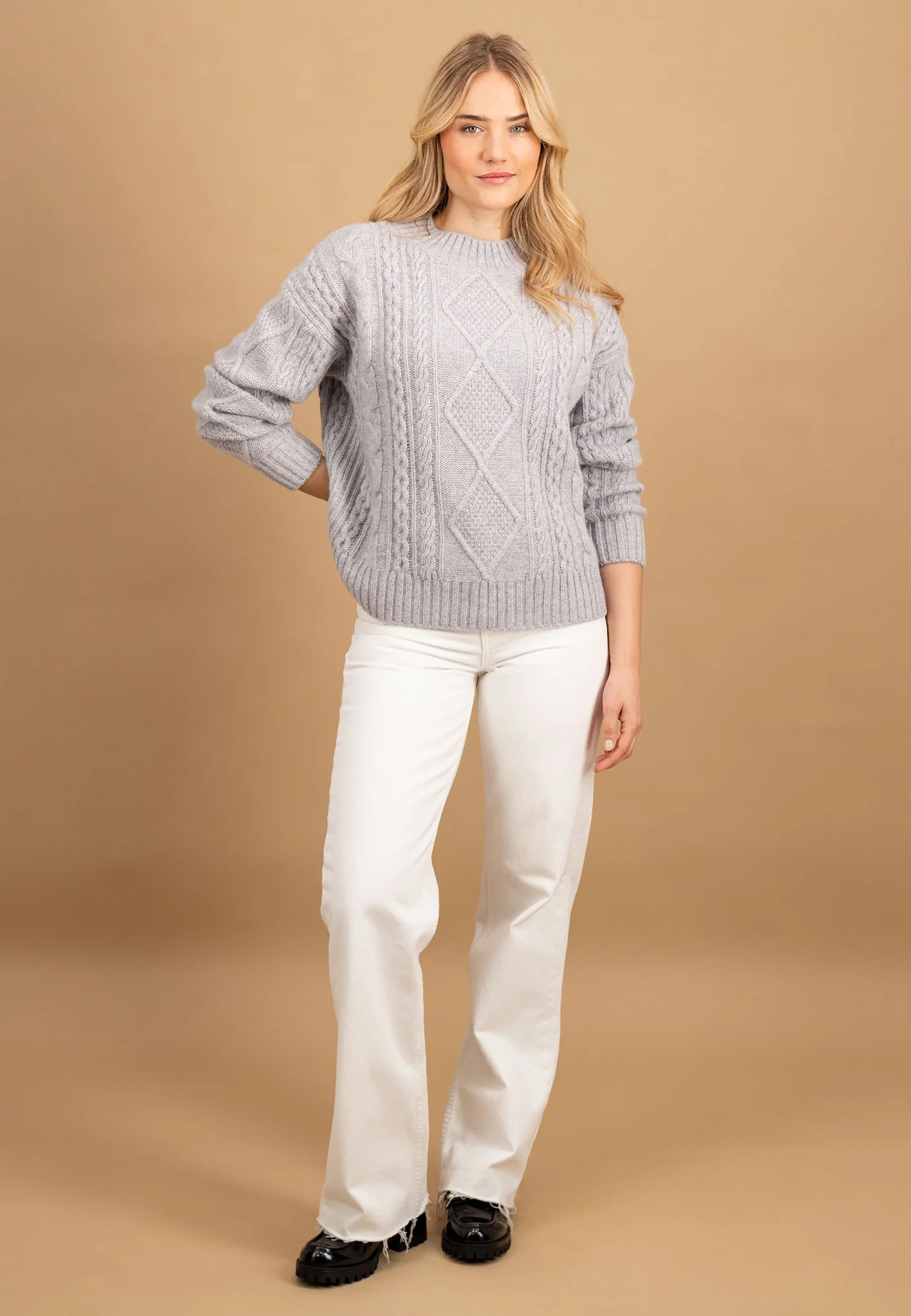 Strickpullover aus reiner Wolle mit Strukturmuster und Stehkragen - Image 2