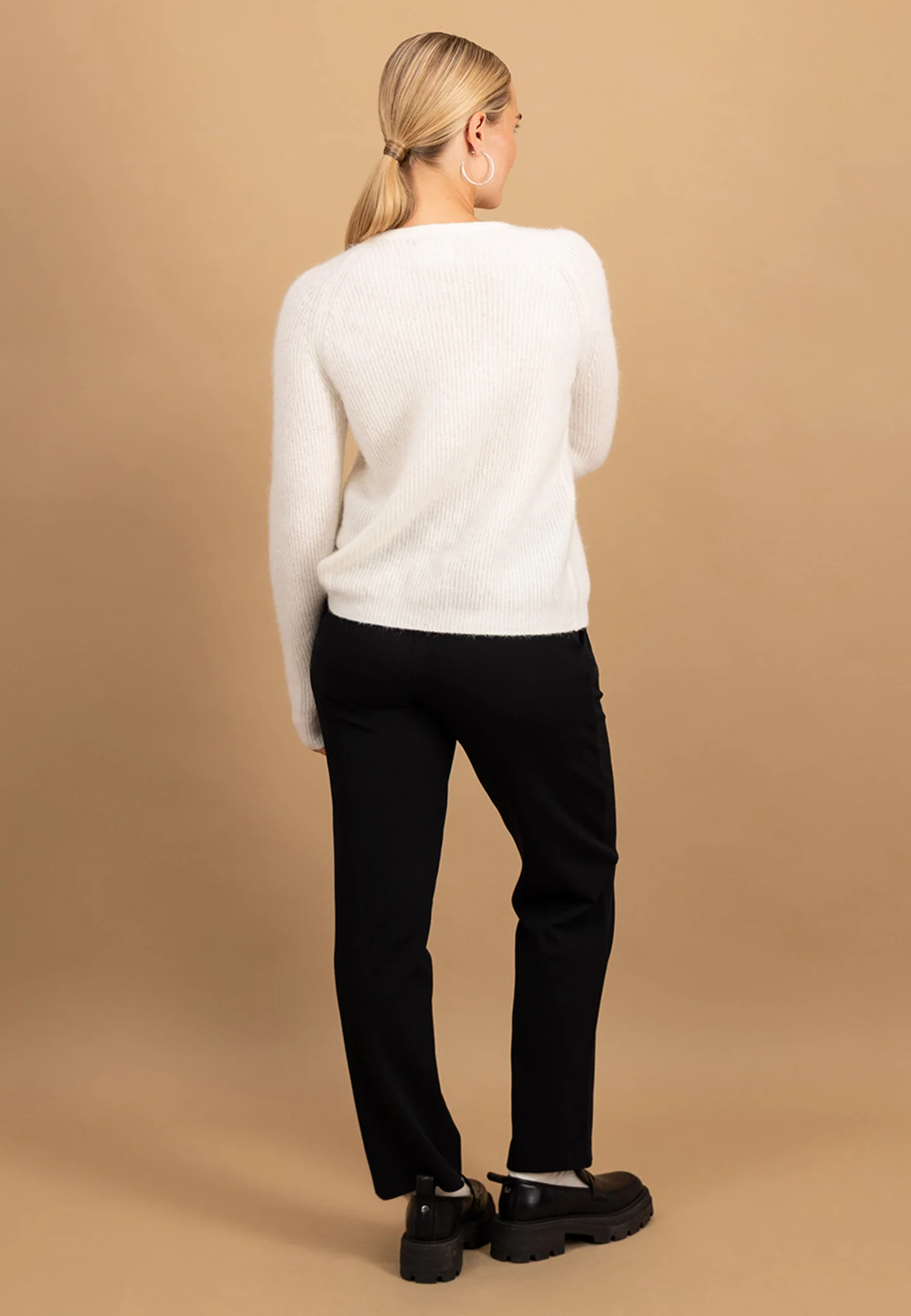 Strickpullover mit Rundhalsausschnitt im Alpaka-Wollmix - Image 15