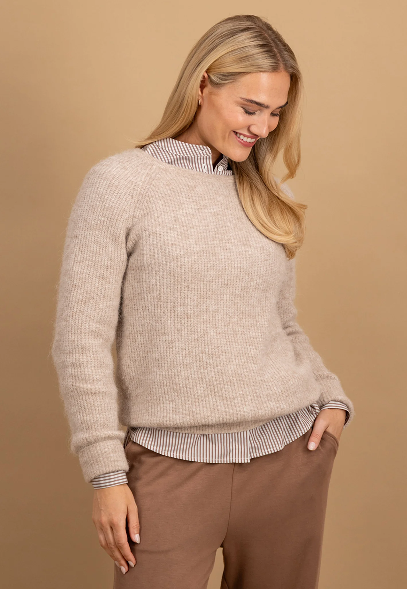 Strickpullover mit Rundhalsausschnitt im Alpaka-Wollmix - Image 19