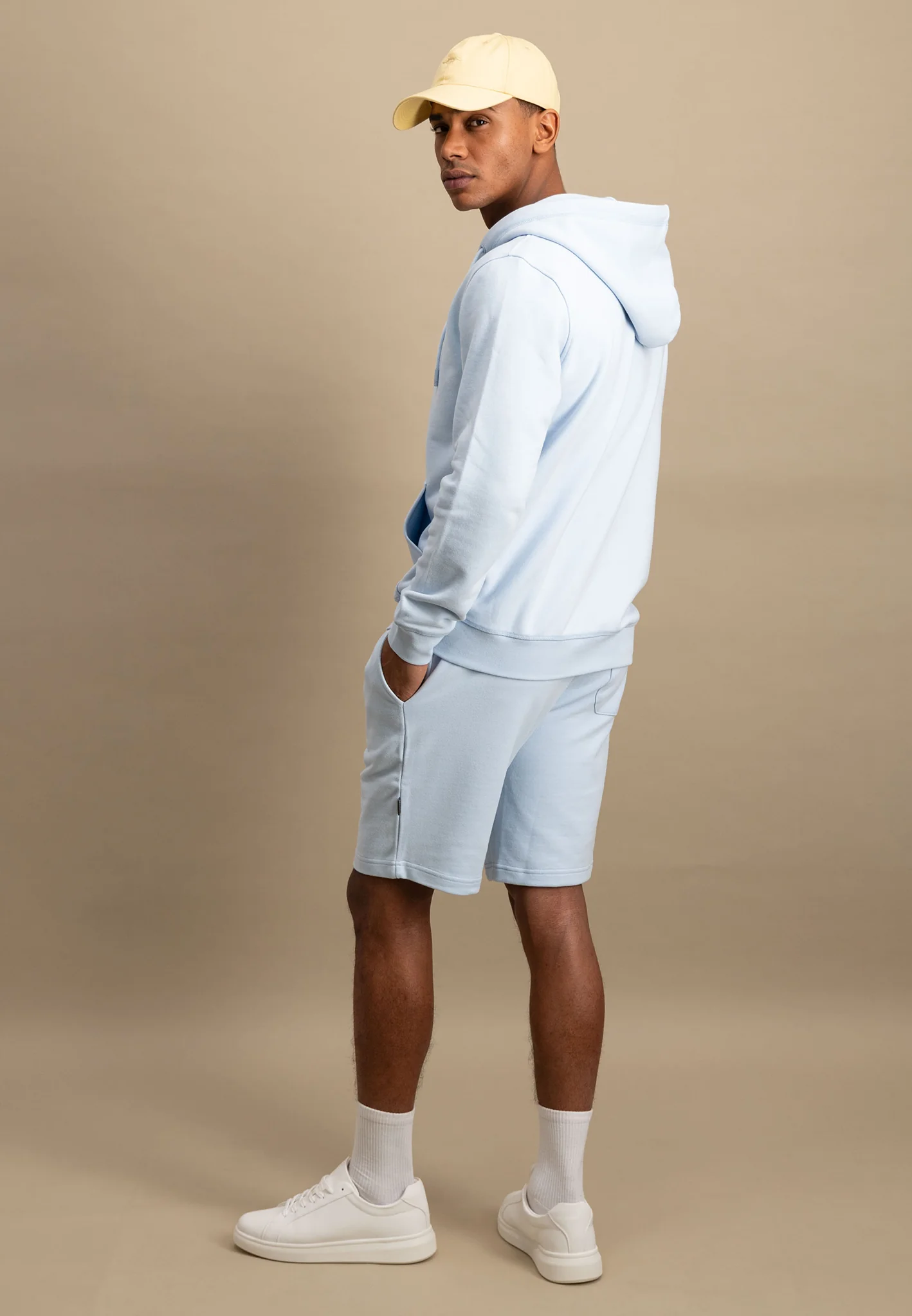 Sweatjacke aus Baumwolle mit Logo Detail - Image 15