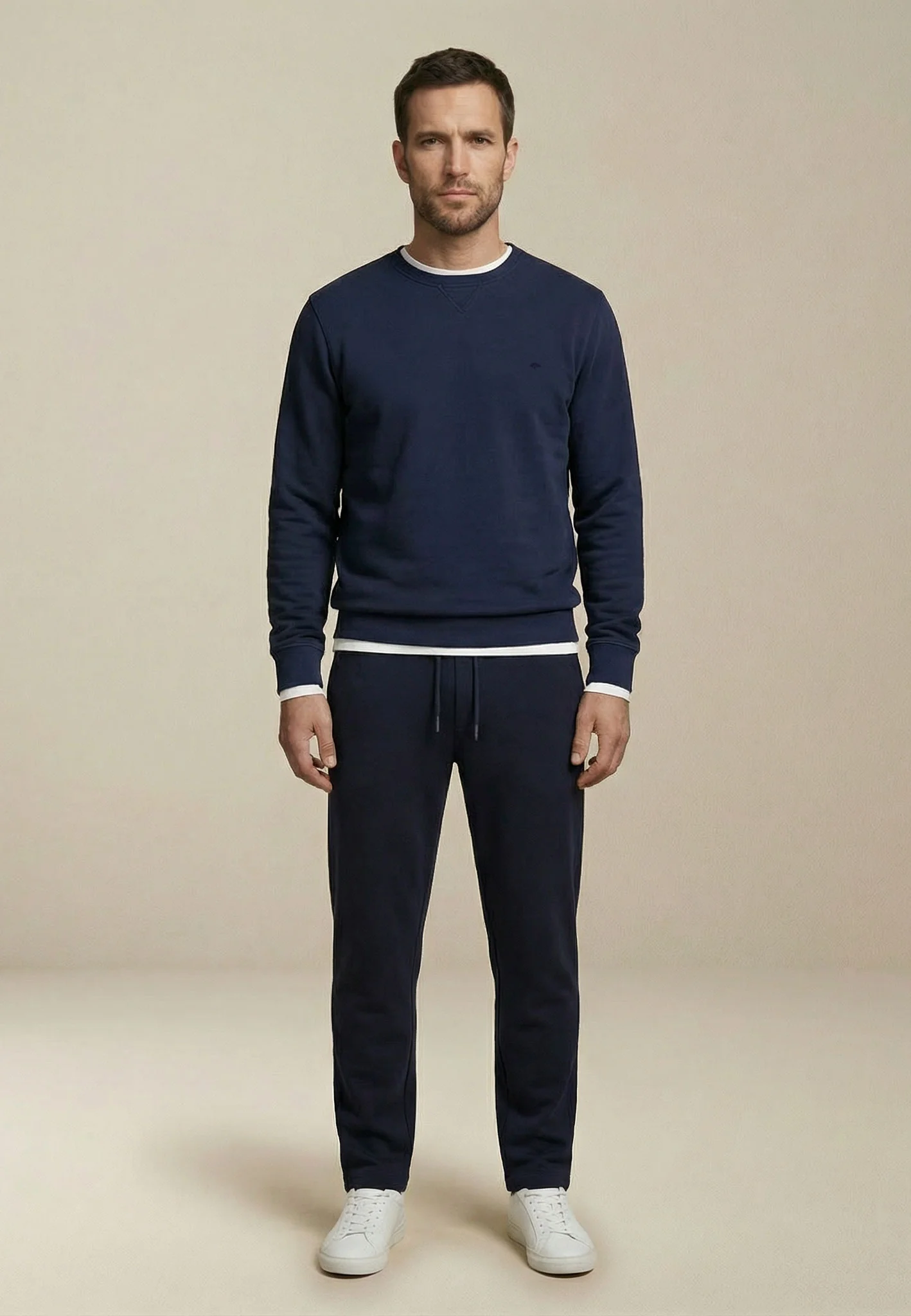 Sweatshirt aus reiner Baumwolle mit V-Einsatz am Kragen - Image 13