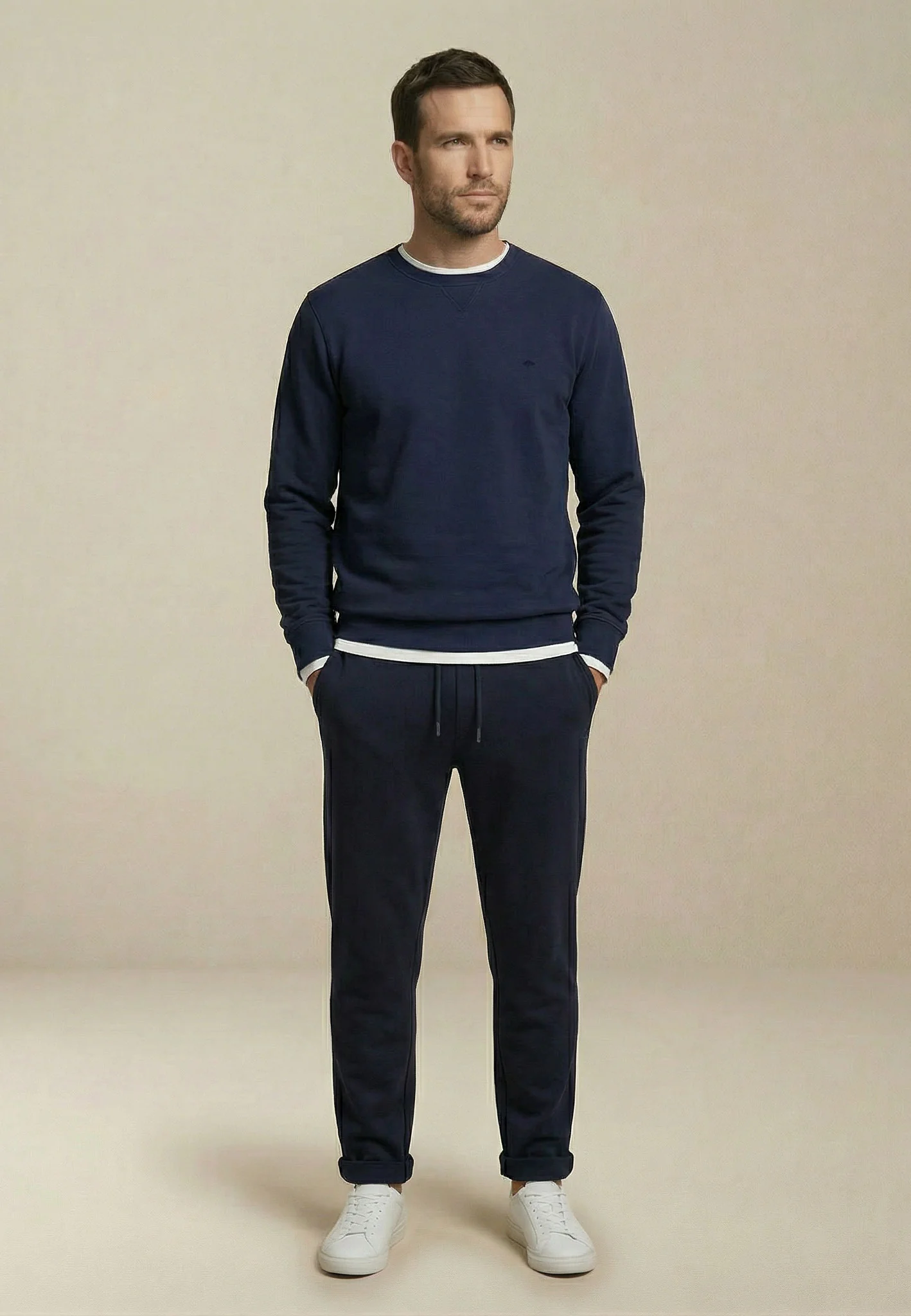 Sweatshirt aus reiner Baumwolle mit V-Einsatz am Kragen - Image 14