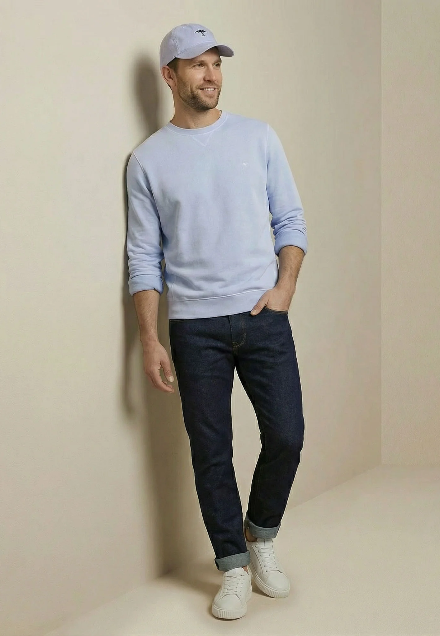 Sweatshirt aus reiner Baumwolle mit V-Einsatz am Kragen - Image 9