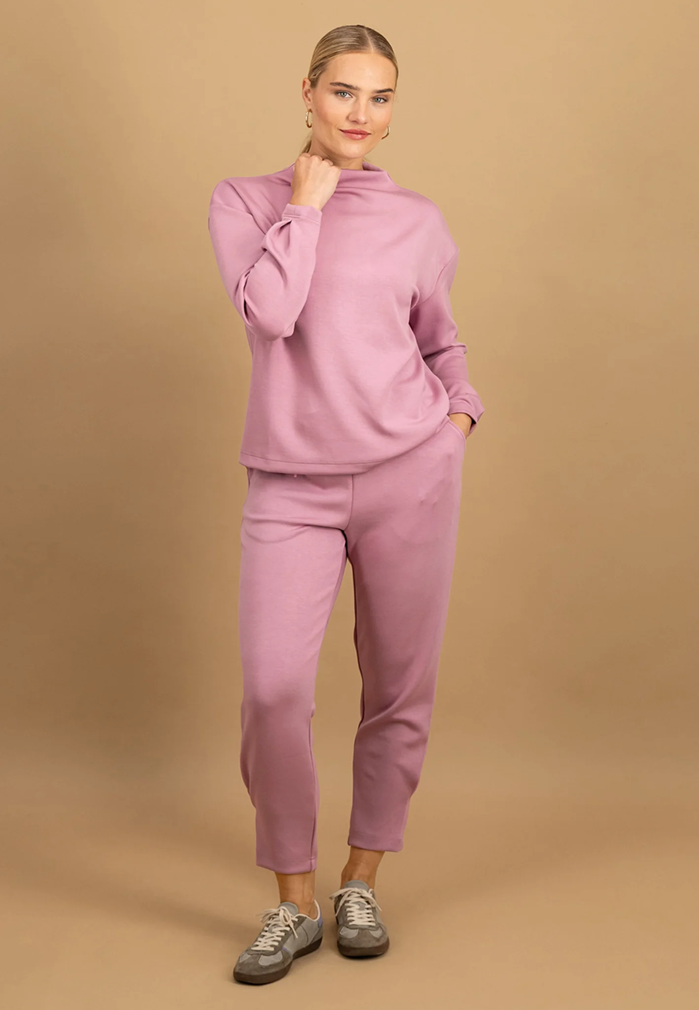 Sweatshirt aus Viskose-Mix mit Stehkragen - Image 2