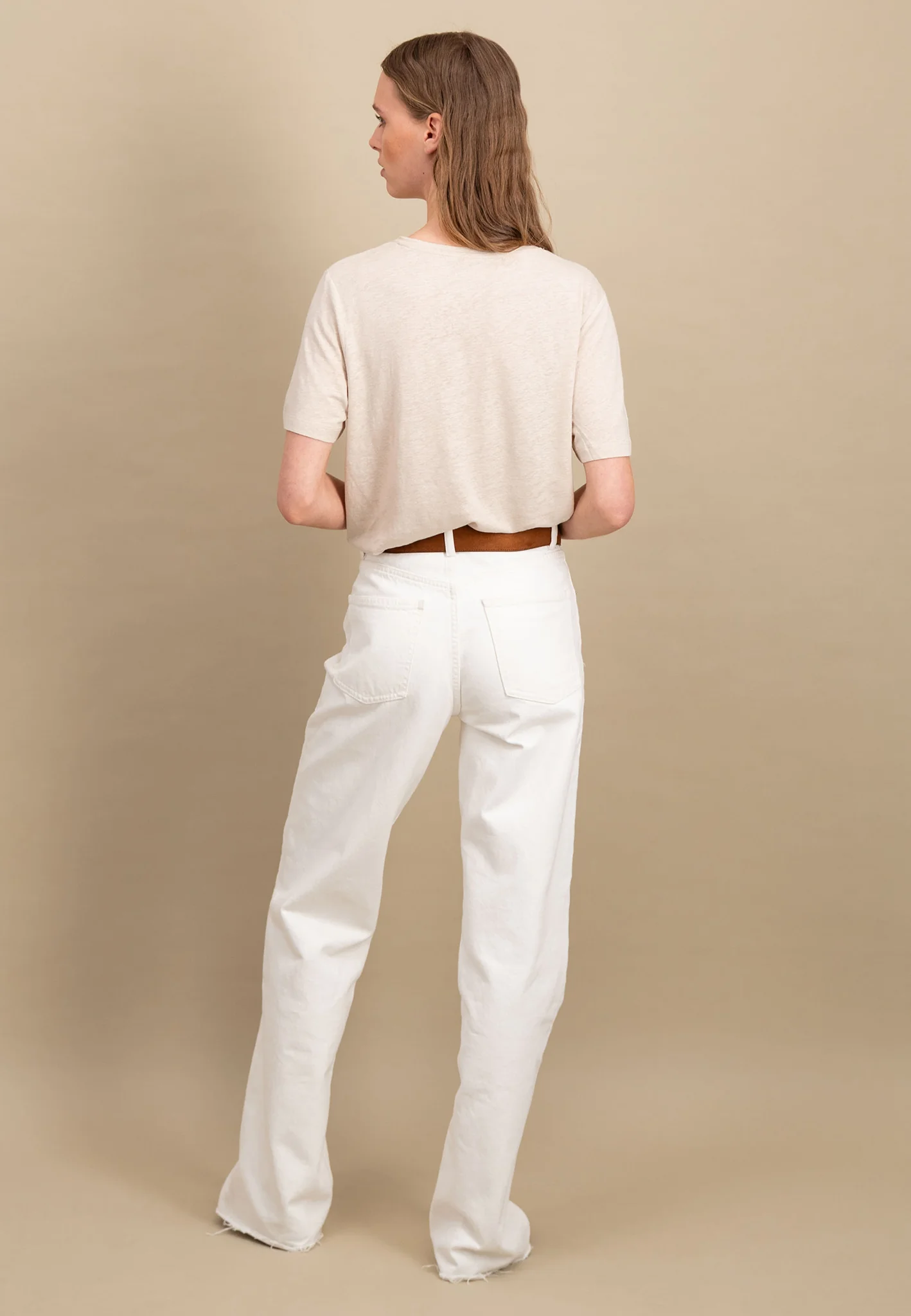 T-Shirt aus Leinen-Viskose-Mix mit V-Ausschnitt - Image 8