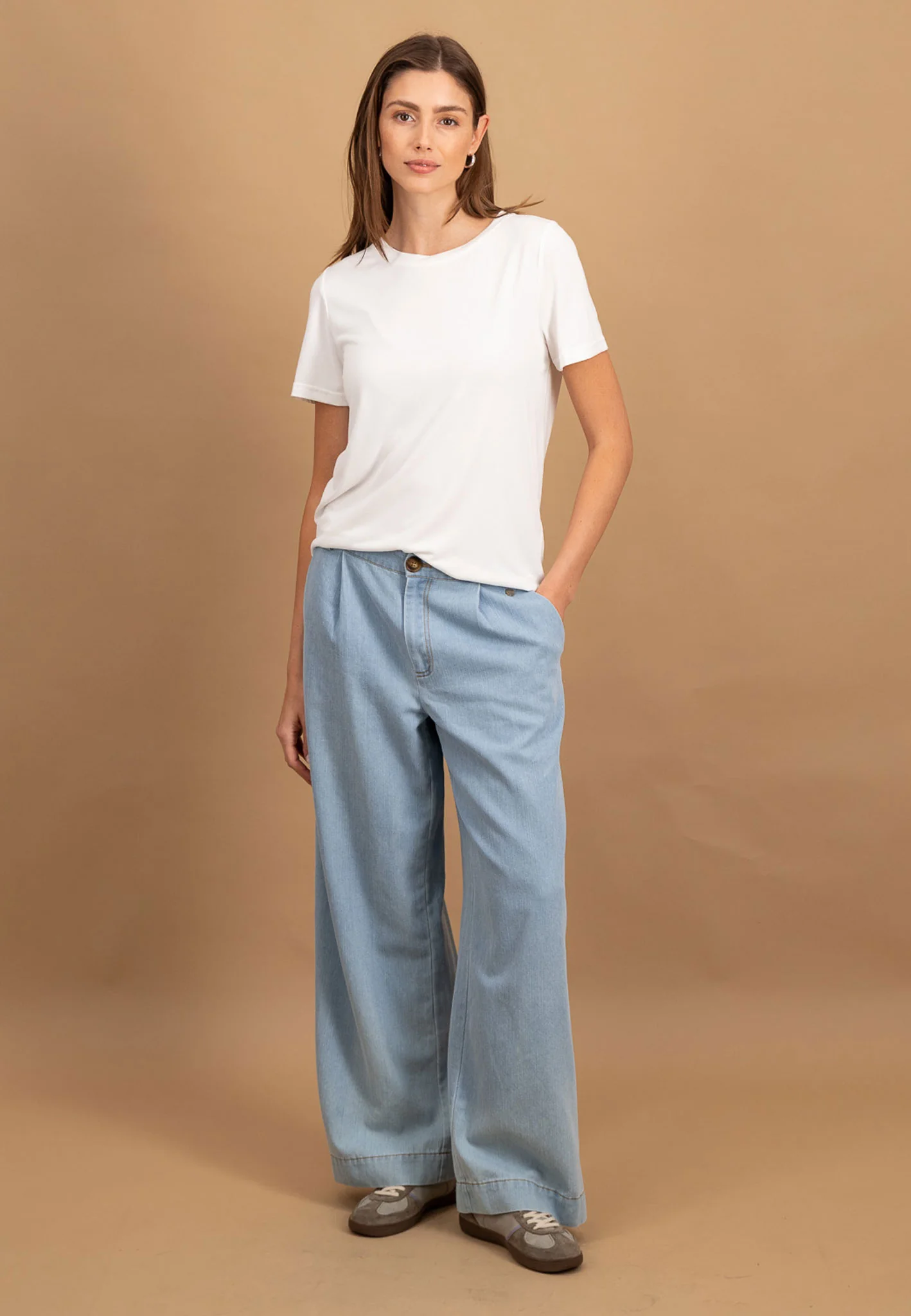 T-Shirt aus Modal-Mix mit Rundhalsausschnitt - Image 8