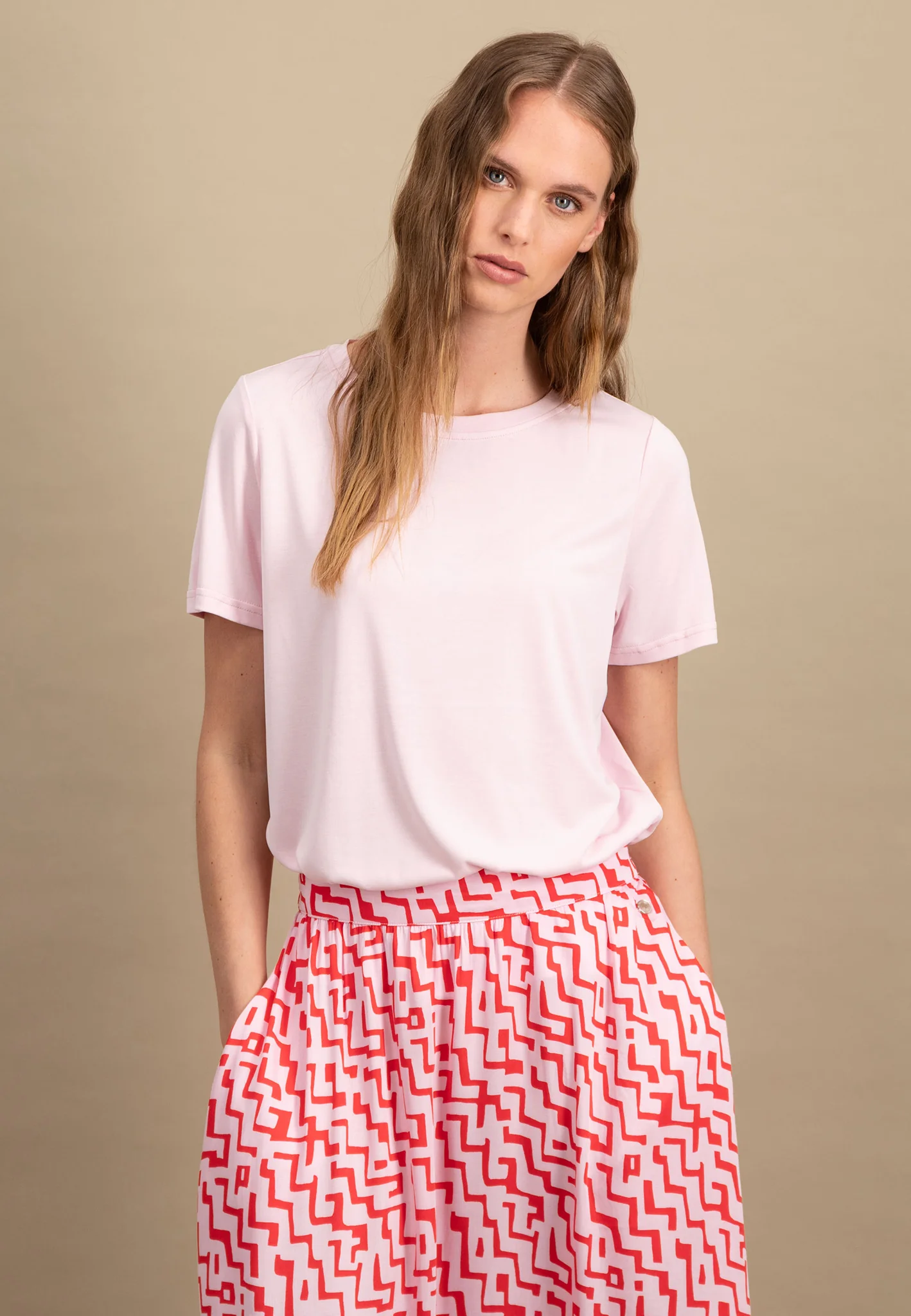 T-Shirt aus Modal-Mix mit Rundhalsausschnitt - Image 3