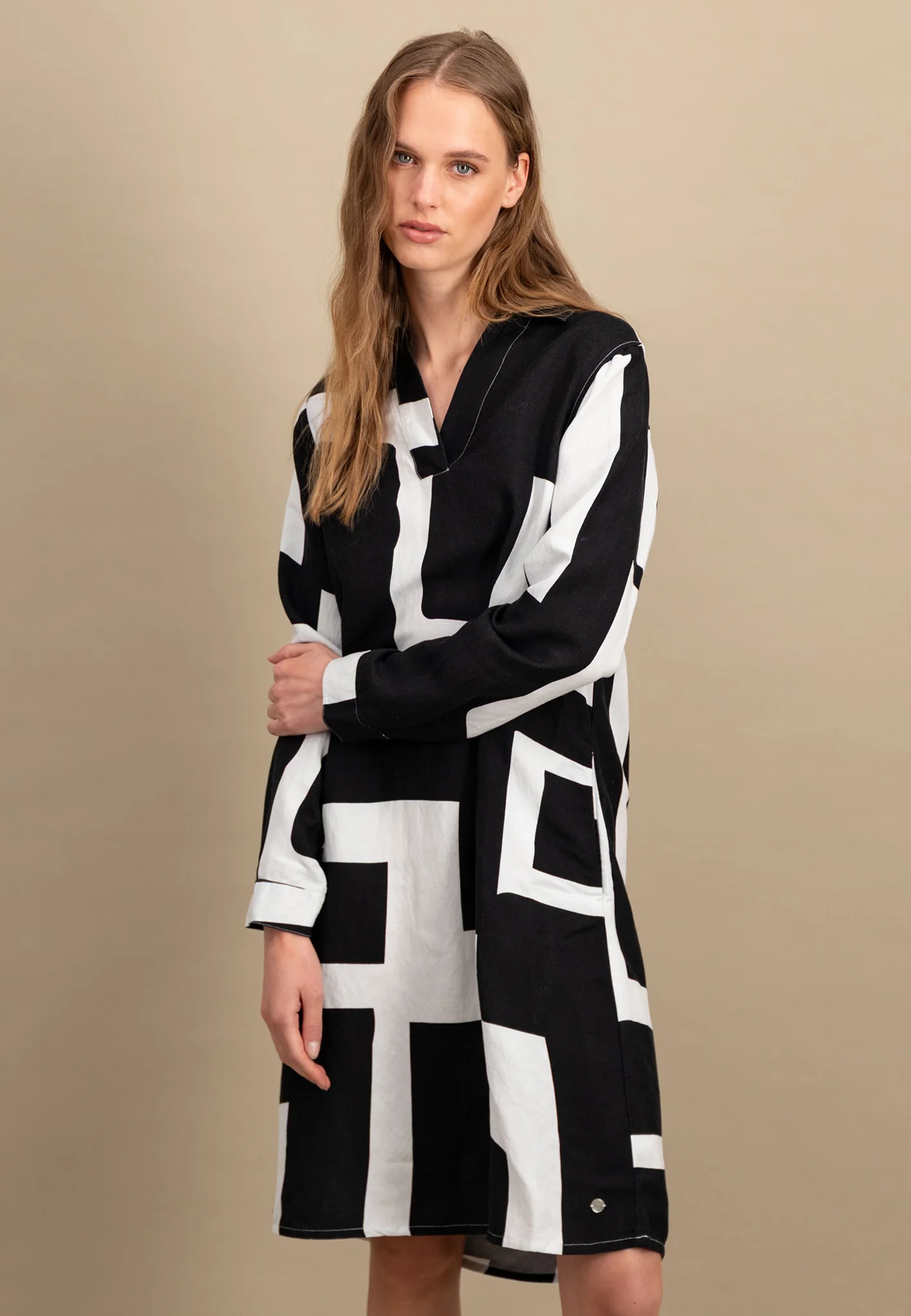 Tunika Kleid aus Leinen-Viskose-Mix mit Alloverprint